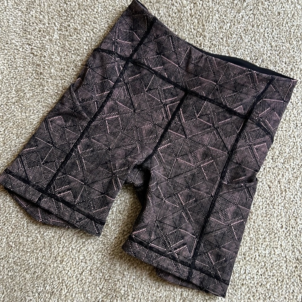 Lululemon Sole Training Short (6")